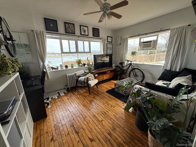 Foto del edificio - 293 W Shore Rd