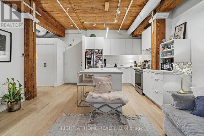 Photo du bâtiment - 781 King St W