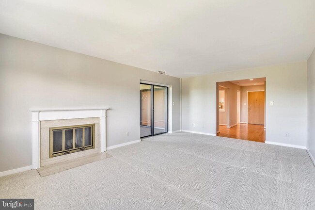 Building Photo - 11500 Fairway Dr