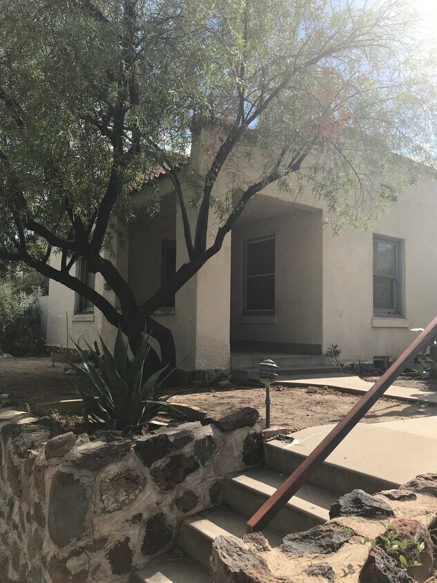 Primary Photo - 741 N 5th Ave