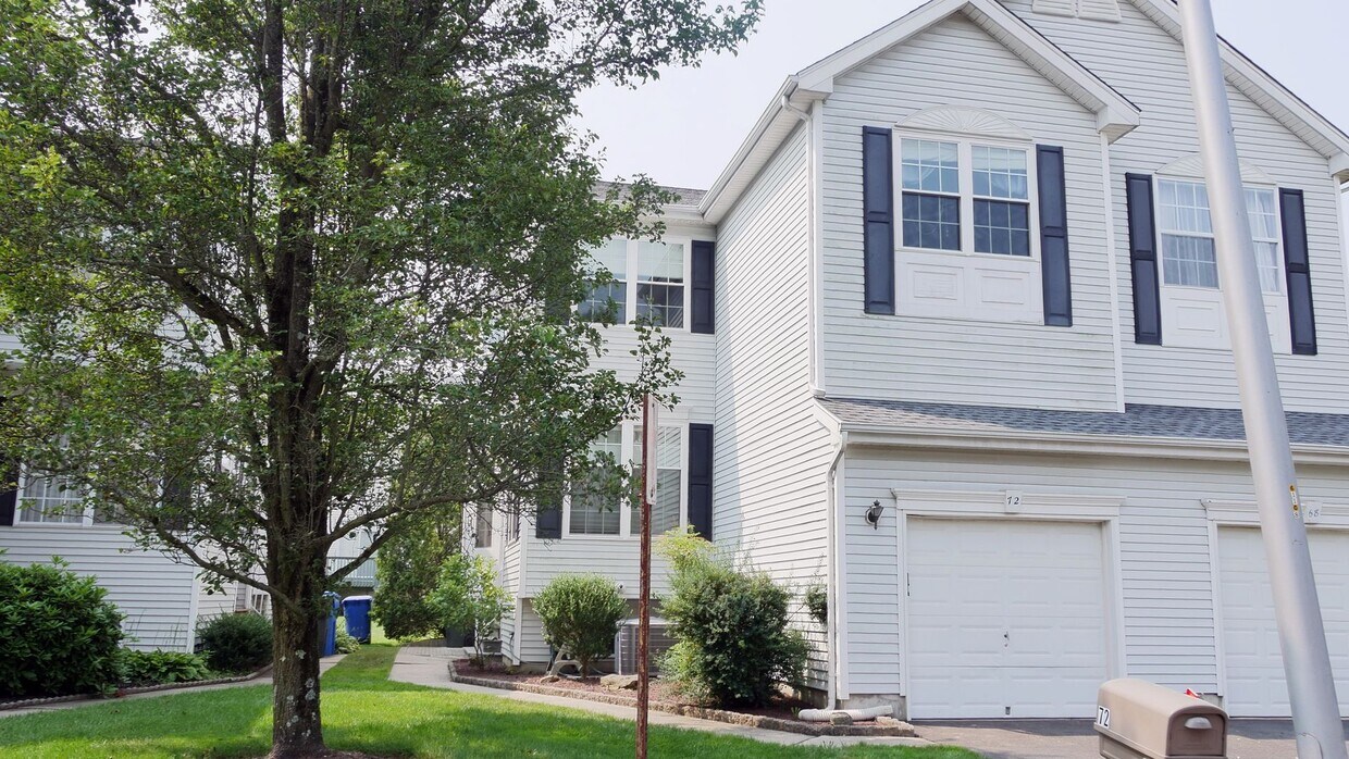 Foto principal - Beautify Townhouse Duplex, 1 Car Garage, 3...