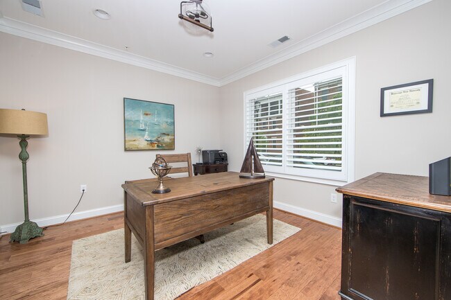 1st floor Flex space/home office - 12329 Dewhurst Ave