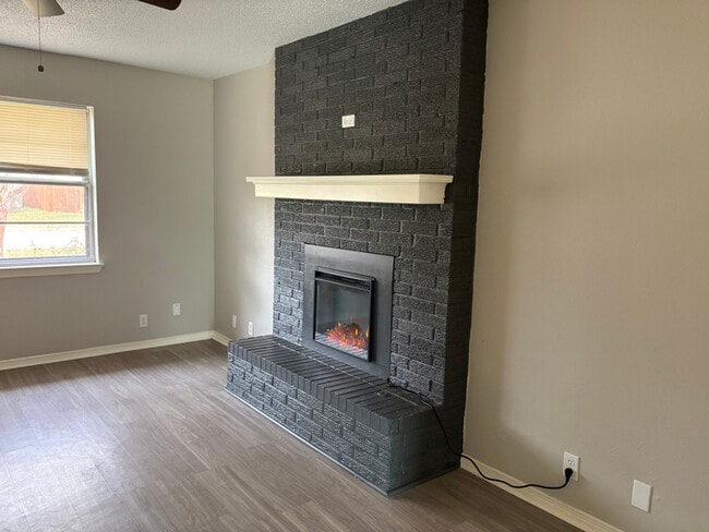 Building Photo - 205 San Jacinto Ct