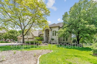 Building Photo - 6210 Deerwood Cir N