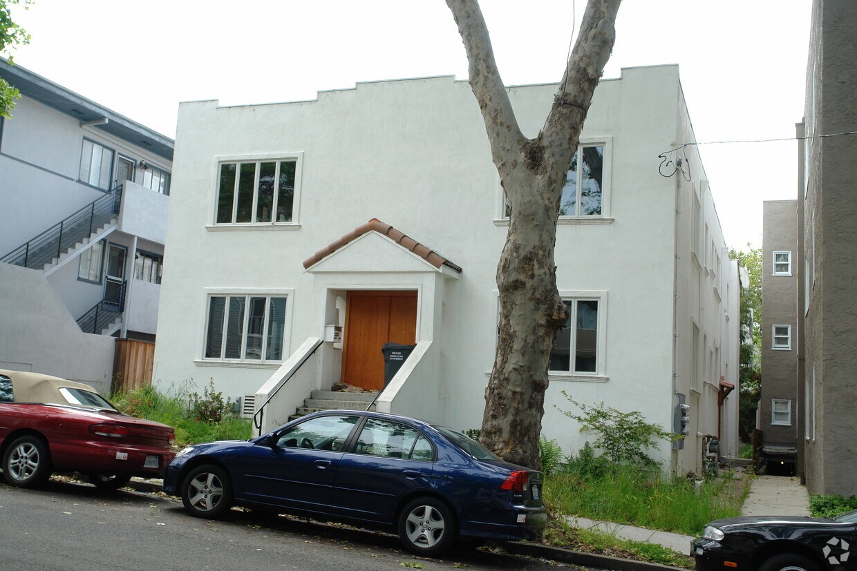 Building Photo - 2472-2478 Virginia St