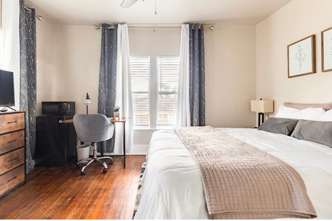 Private room - 2108 Berry St