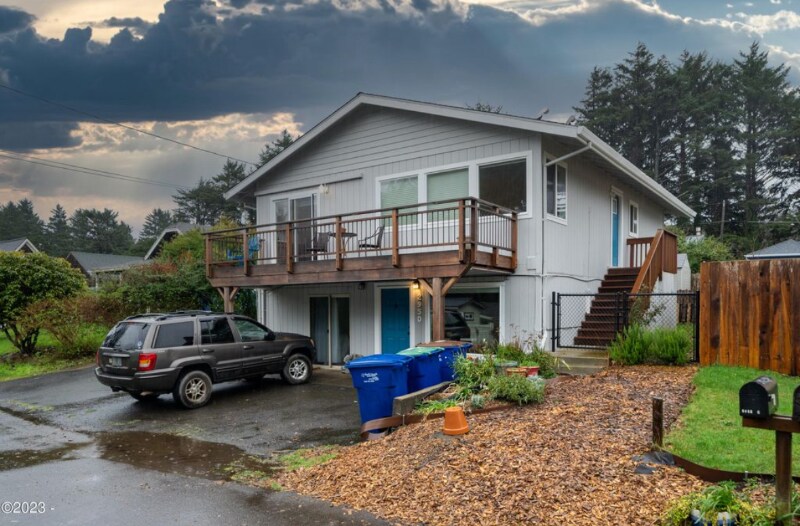 2950 SW Beach Ave Unit B, Lincoln City, OR 97367 Room for Rent in