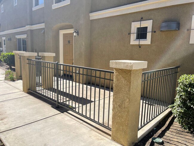 Foto del edificio - Cozy Town Home For Rent