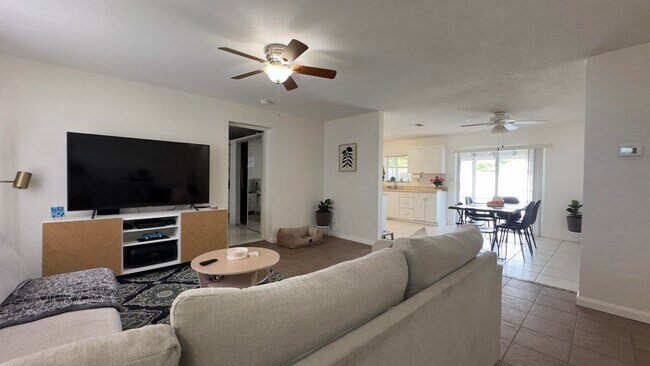 Foto del edificio - 3721 Holiday Rd