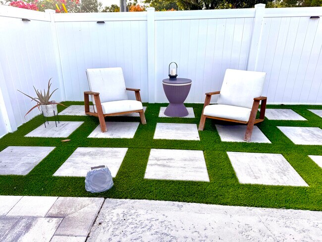 Building Photo - 2109 Academy Dr