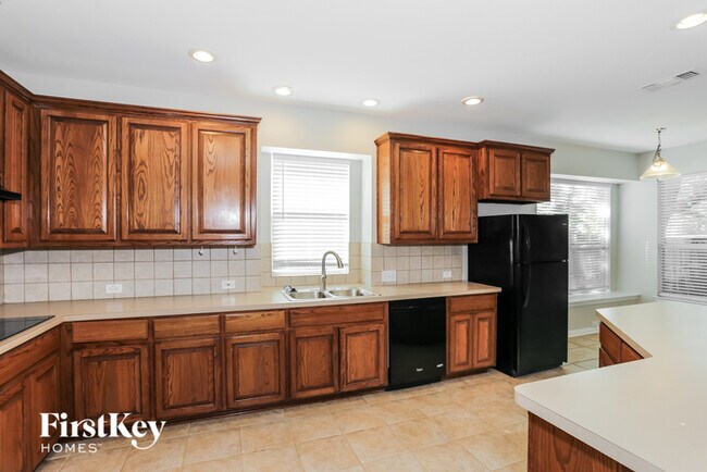 Building Photo - 6812 Briarwood Dr