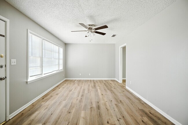Foto del edificio - 4208 42nd St