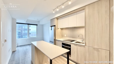 Building Photo - 395 Square One Dr