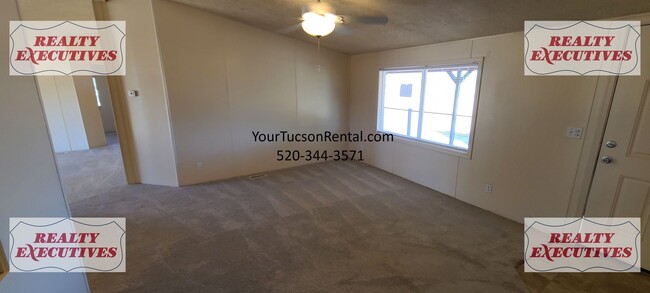 Building Photo - 1 Acre, 4 bedrooms and 2 Baths in Marana A...