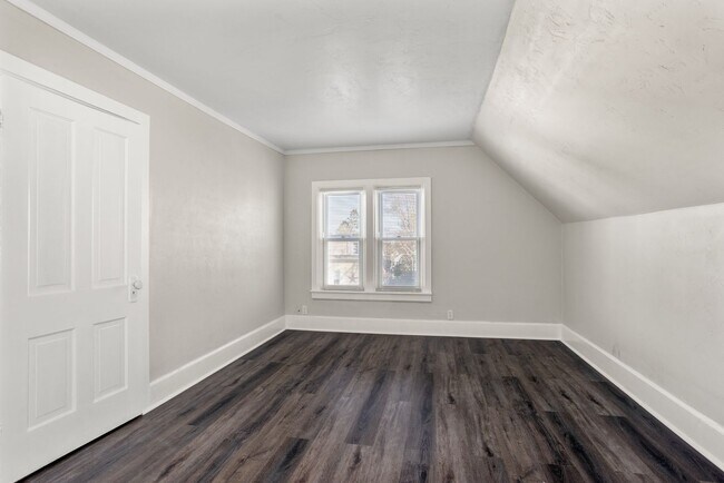 Building Photo - 1316 S 13th St