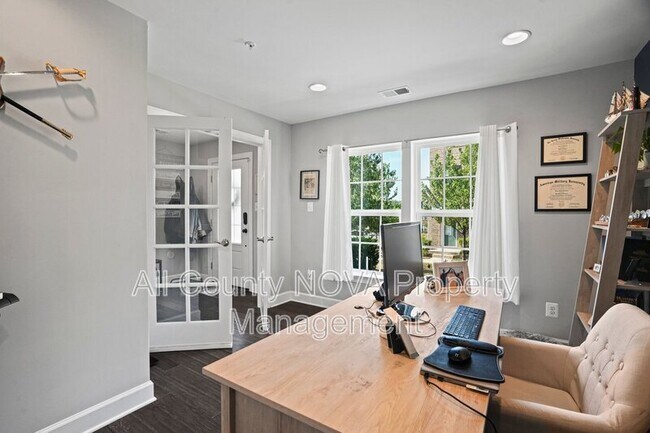 Foto del edificio - 2910 Pinebrook Rd