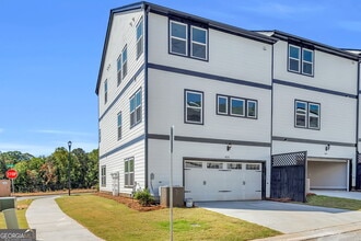 Building Photo - 423 Lincoln St