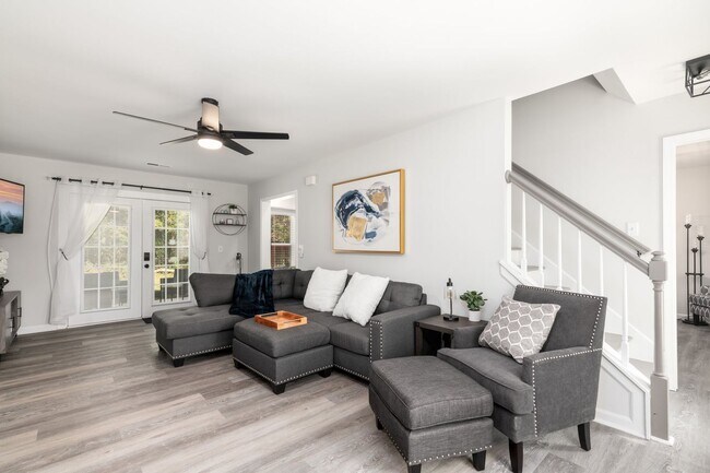 Foto del edificio - Charming 3 Bedroom Home with Modern Features and Spacious Outdoors!