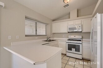 Building Photo - 1833 Fan Fare Dr