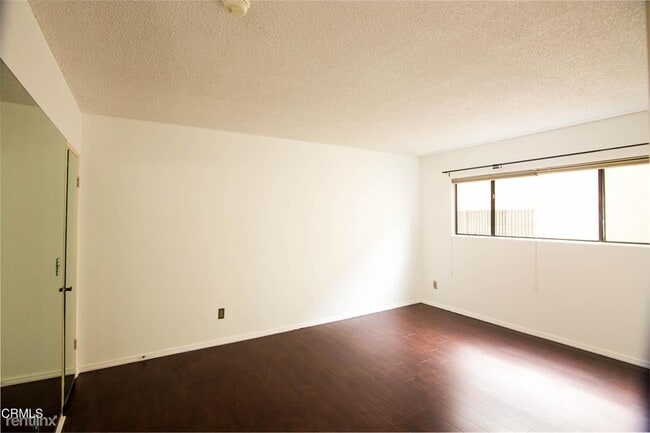 Building Photo - 2 br, 2 bath Condo - 1971 Rodney Dr Apt 203