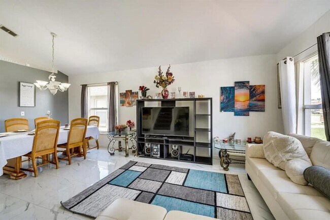 Foto del edificio - 4912 Monarch Ln