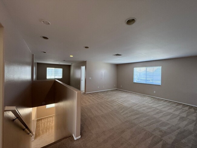 Building Photo - Palmdale 4 Bedroom + 3 Bath
