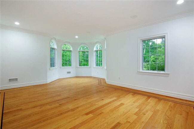Building Photo - 193 Saxon Wood Rd