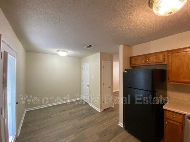 Building Photo - 58 Villa Ln