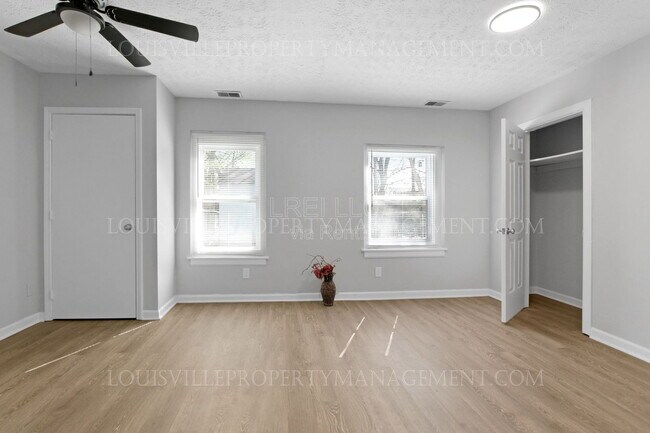 Foto del edificio - 645 Dr W. J. Hodge St