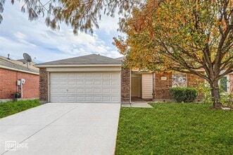 Building Photo - 2210 Sumac Dr