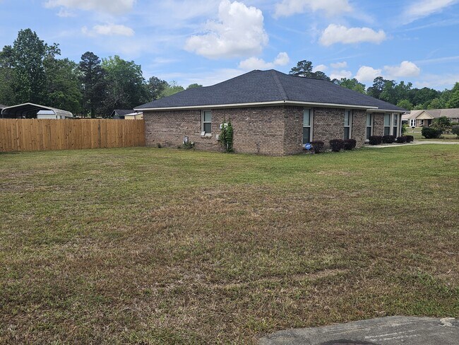 Foto del edificio - 5727 Lexington Dr