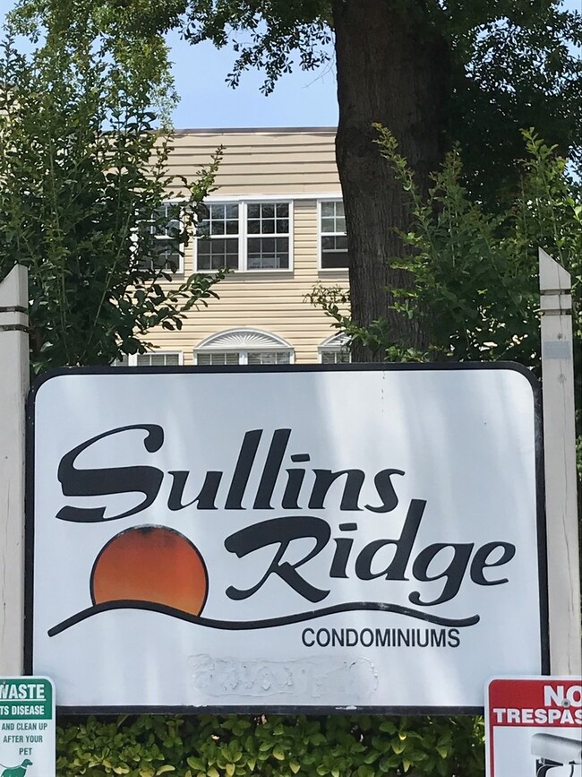 Building Photo - 2BA/ 2BR Condo located near University of Tennessee