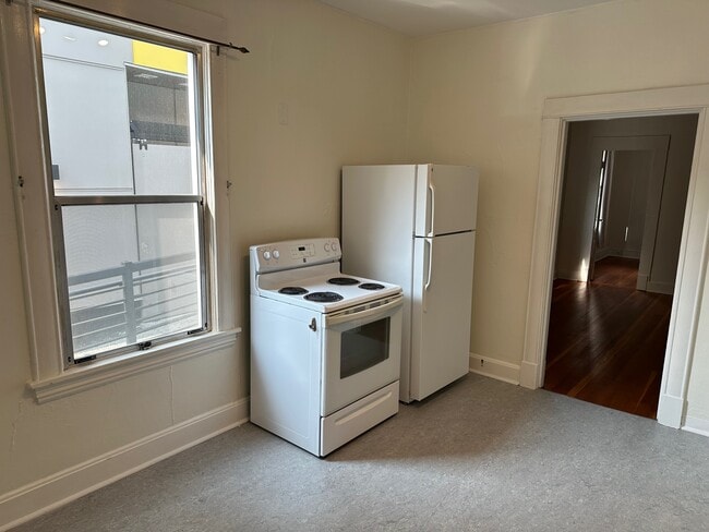 Kitchen - 4114 Fremont Ave N