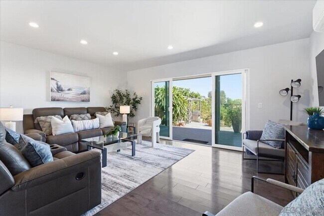 Foto del edificio - 5447 Soledad Rd