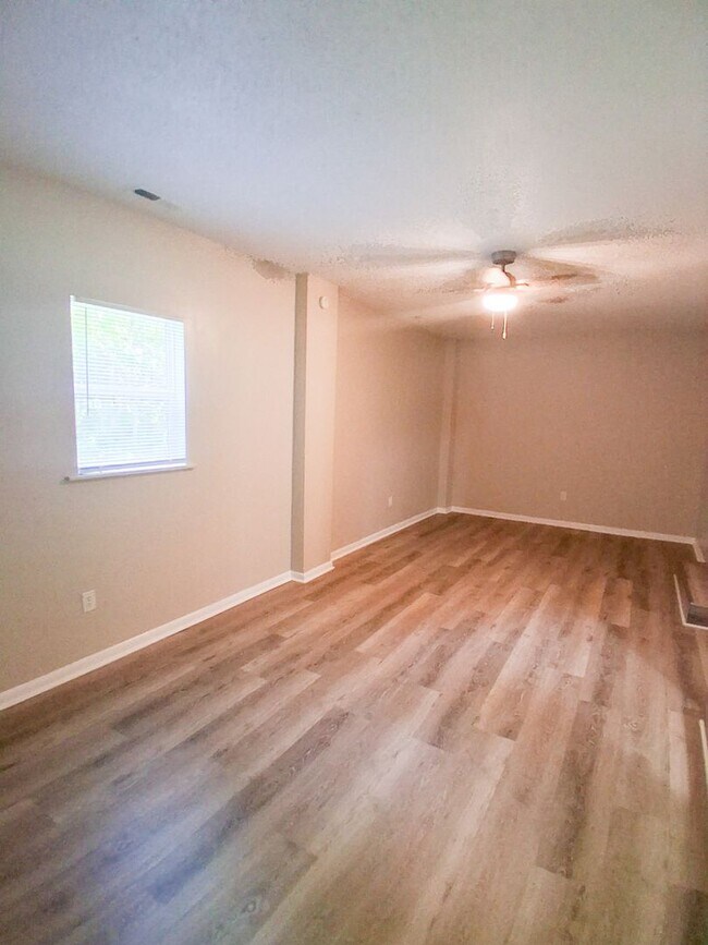 Foto del edificio - Completely Remodeled 4-Bedroom 2-Bath home...