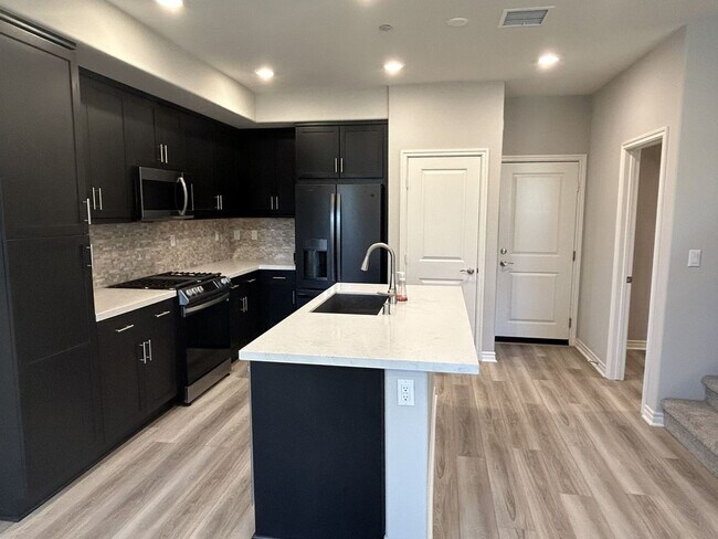 Building Photo - 880 ARLETTA WAY FULLERTON 92835  (3 BED / ...