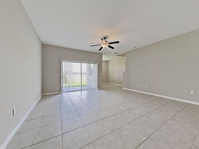 Building Photo - AVAILABLE NOW!! 4 Bedroom Townhome in Ruskin!