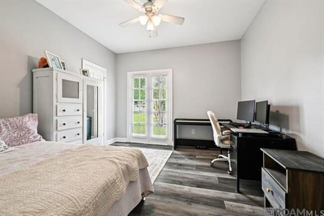 Building Photo - Adorable Mandeville House!