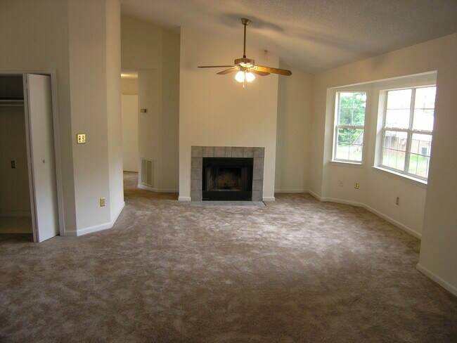 Foto del edificio - 16 Silver Spur Ct