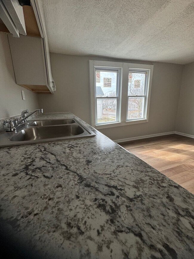 Foto del edificio - 3811 E 55th St