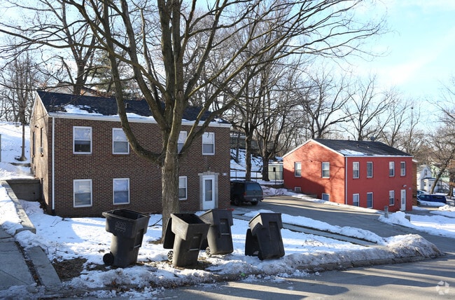Building Photo - 618-626 Bancroft St