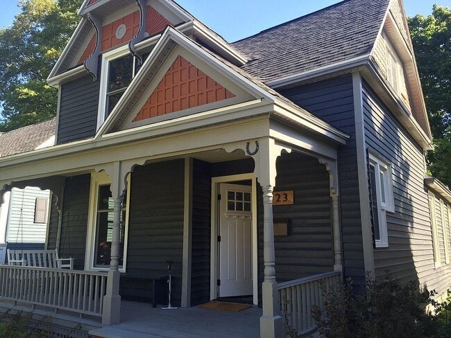 Building Photo - 623 S Union St