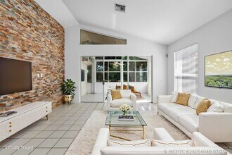 Building Photo - 5225 Brookview Dr