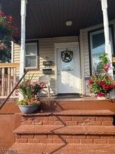Building Photo - 5 Sylvan Pl