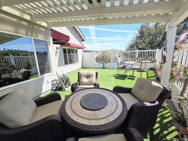 Building Photo - 341 Rolling Hills Ln