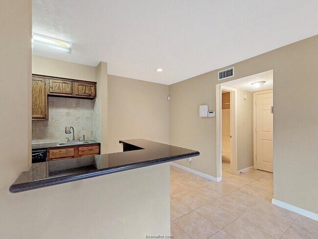 Foto del edificio - 904 University Oaks Blvd