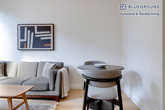 Foto del edificio - 244 W 29th St