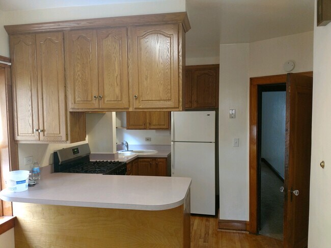 Kitchen - 5531 N Linder Ave