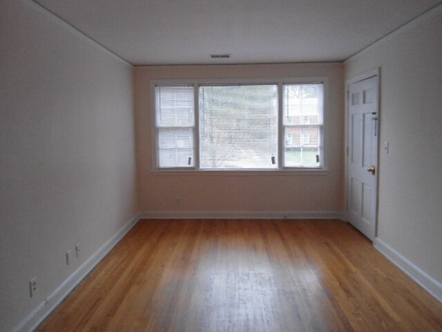 Building Photo - 209 S Harden St