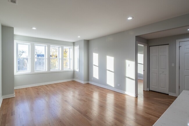 Foto del edificio - 6647 S St Lawrence Ave